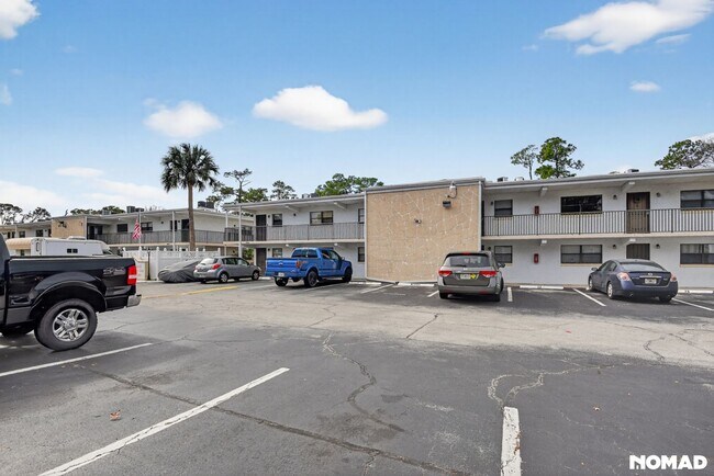 Building Photo - Charming 2BR Condo in Daytona Beach