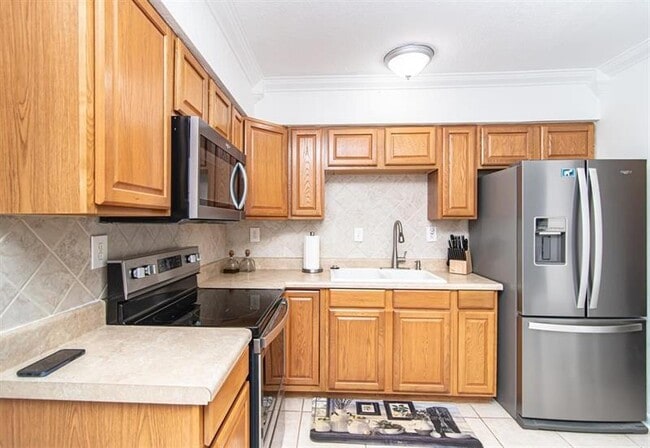 Building Photo - 6872 SW 15th St