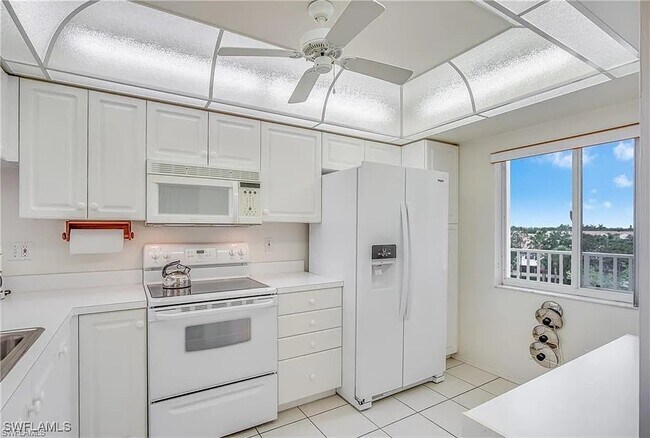 Building Photo - 14801 Park Lake Dr