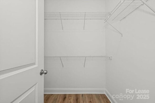 Building Photo - 1018 Fairway Green Ln