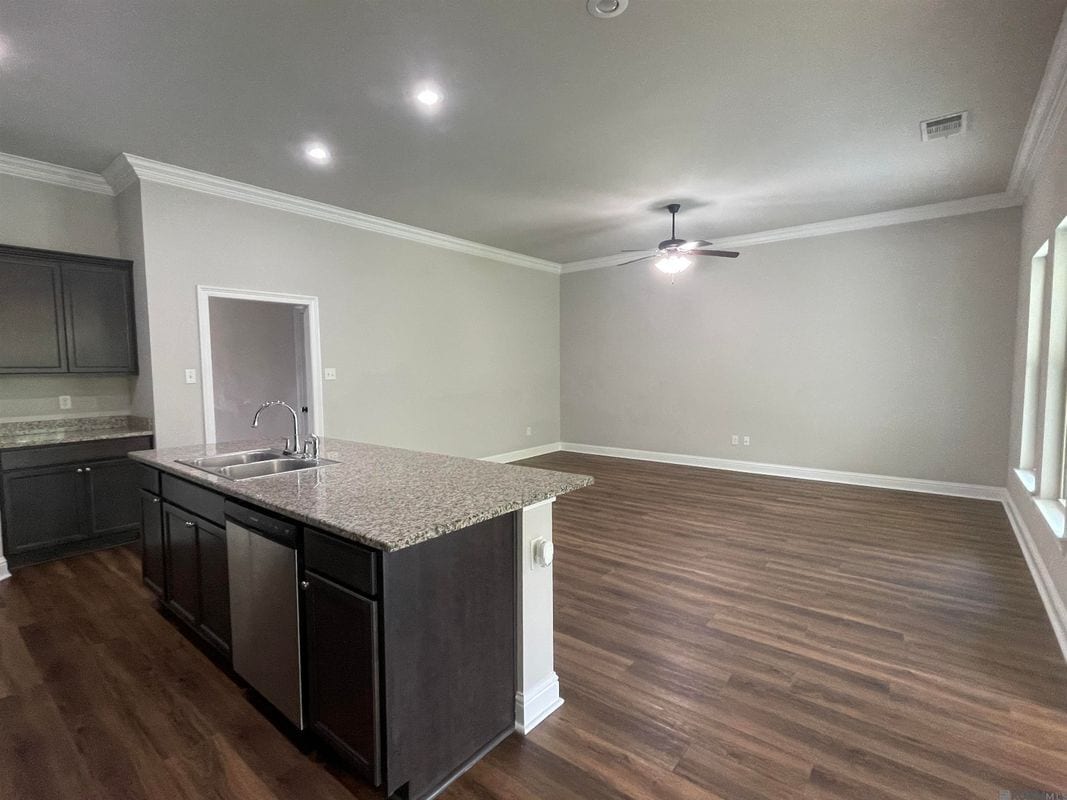 Building Photo - 1303 Hickory Creek Dr