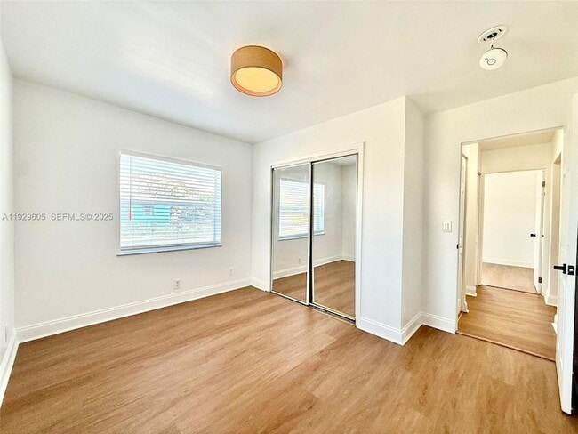 Building Photo - 2403 Scott St