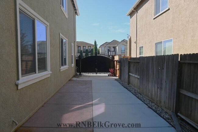 Building Photo - 6917 Riqueza Ct