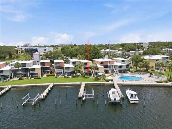 Building Photo - 2424 W Tampa Bay Blvd