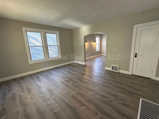 Building Photo - 114 N Missouri Ave