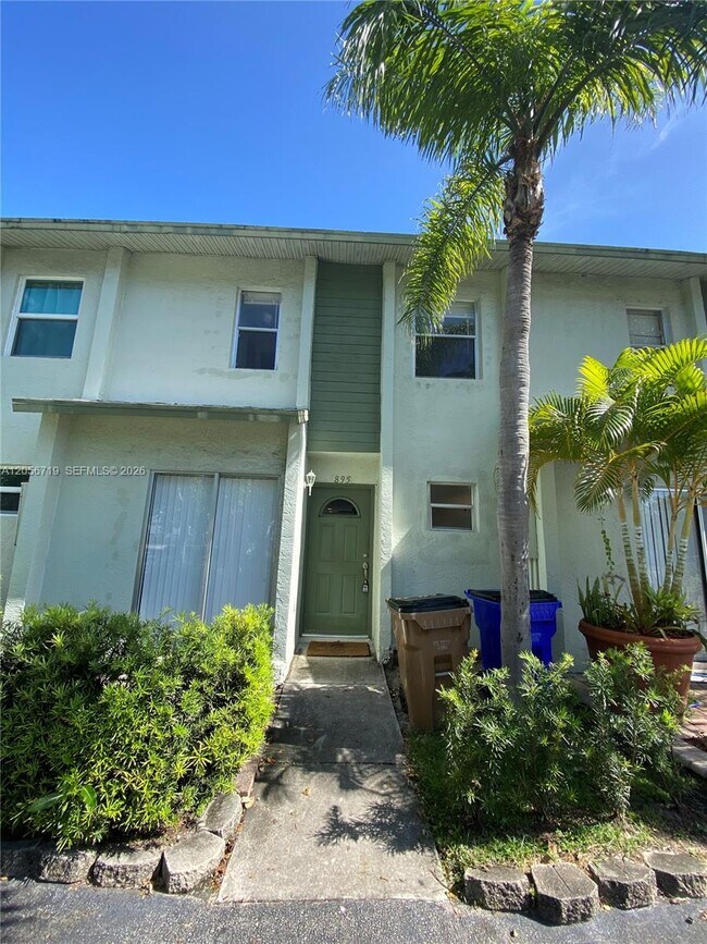 Building Photo - 895 Crystal Lake Dr