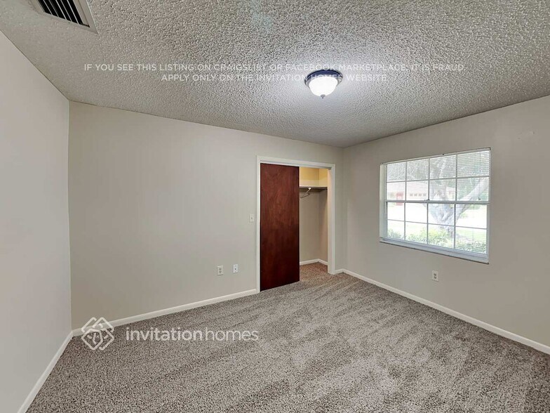Building Photo - 6906 16th Ave Dr W