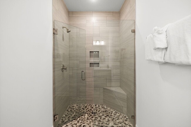 Building Photo - 729 Landing Cir