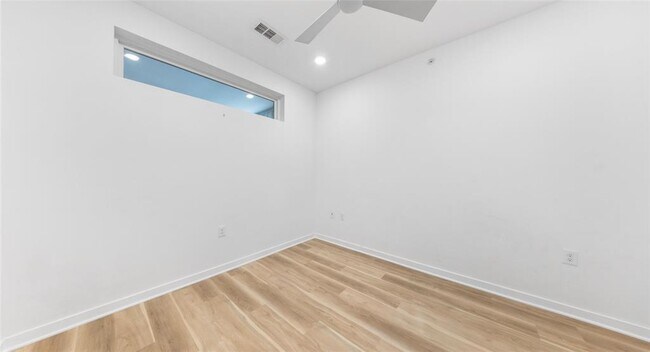 Building Photo - 4361 S Congress Ave