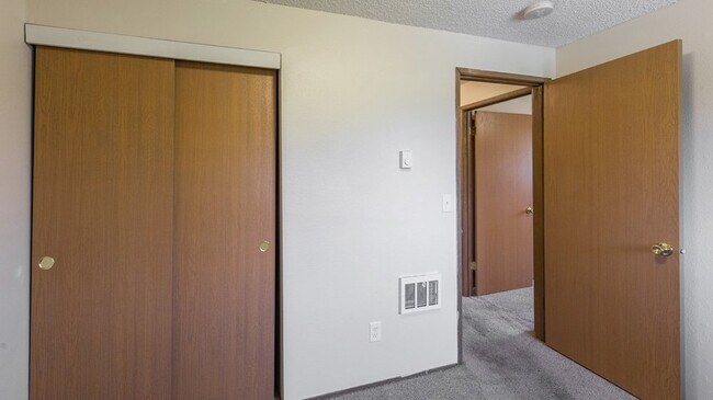 Building Photo - 553 Clay St