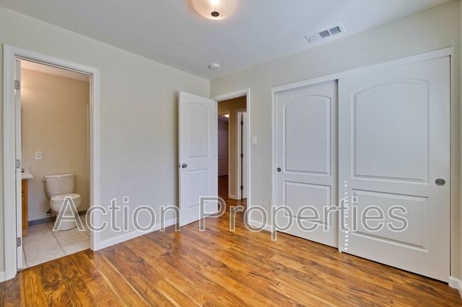 Building Photo - 2333 Augusta Pl