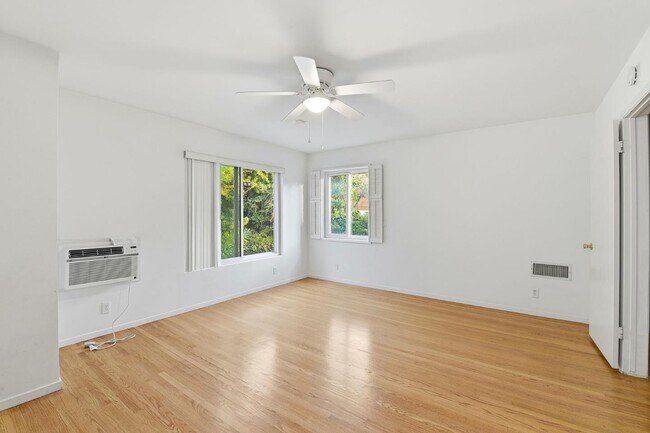 Building Photo - 1008 Westholme Ave