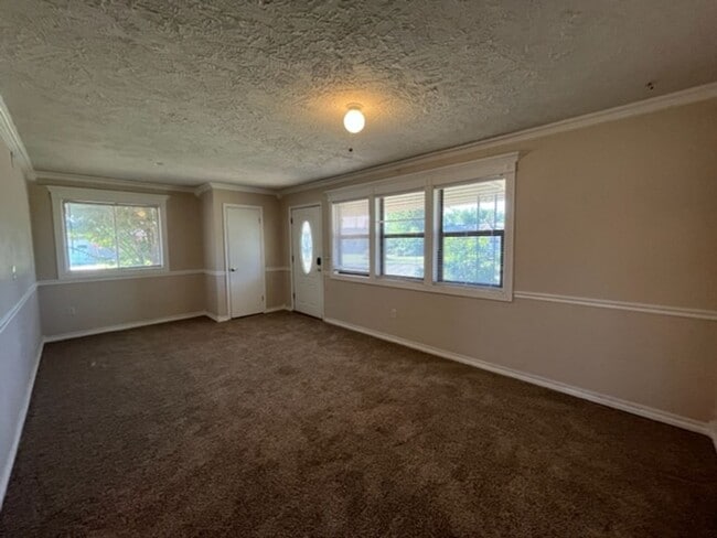 Building Photo - 107 NE 6th St