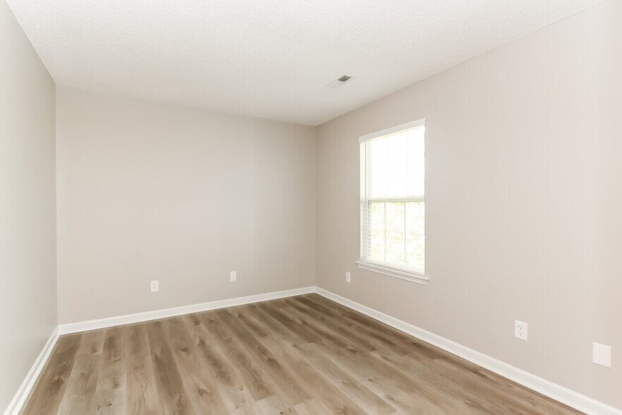 Building Photo - 6116 Red Clover Ln