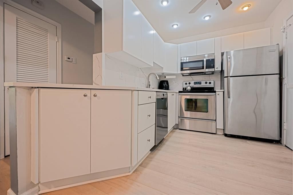 Building Photo - 2161 NE 68th St