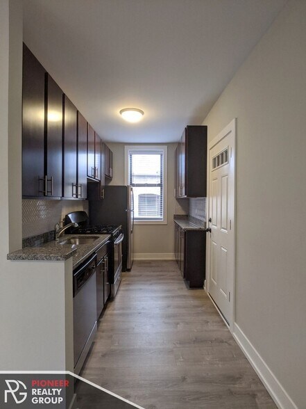 Building Photo - 705 W Brompton Ave