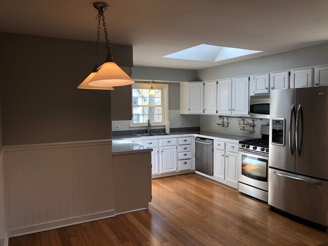 Primary Photo - 115 E Washington Ave