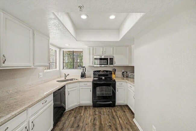 Building Photo - 6885 E Cochise Rd