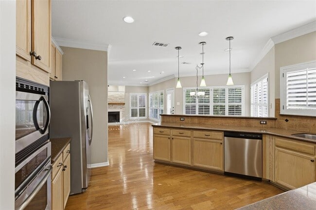 Building Photo - 5813 Miramonte Dr