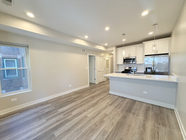 Building Photo - 3607 W Ainslie St