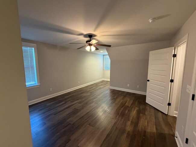 Building Photo - End Unit 3 Bedroom Townhome in Auburn