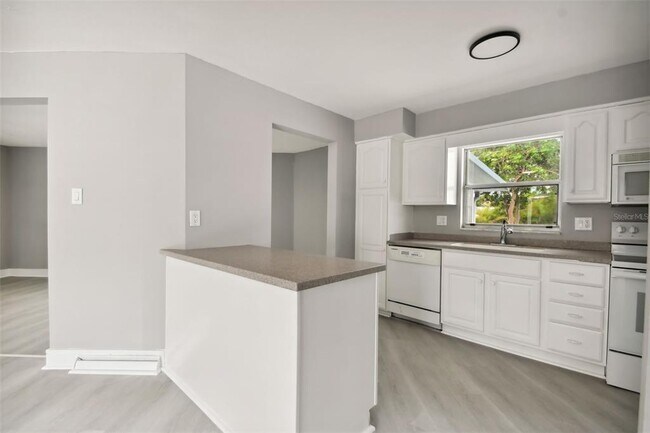 Building Photo - 4411 3rd Ave E