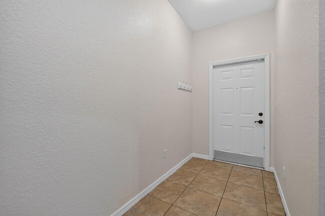Building Photo - 158 W Thatch Palm Cir