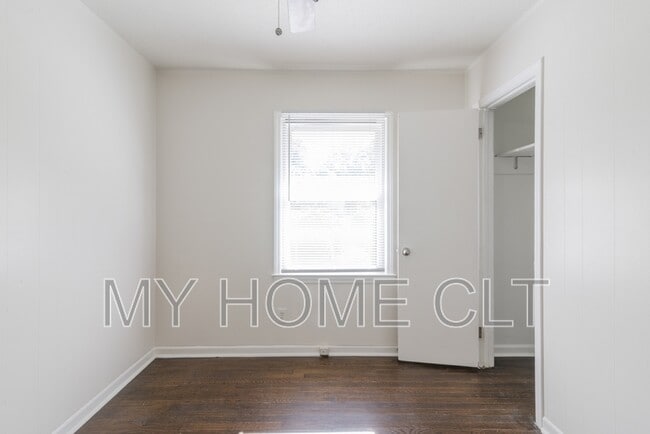 Building Photo - 1024 Houston St