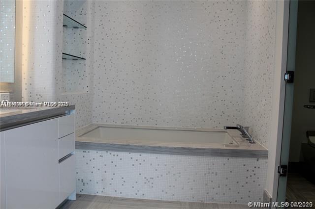 Building Photo - 16901 Collins Ave