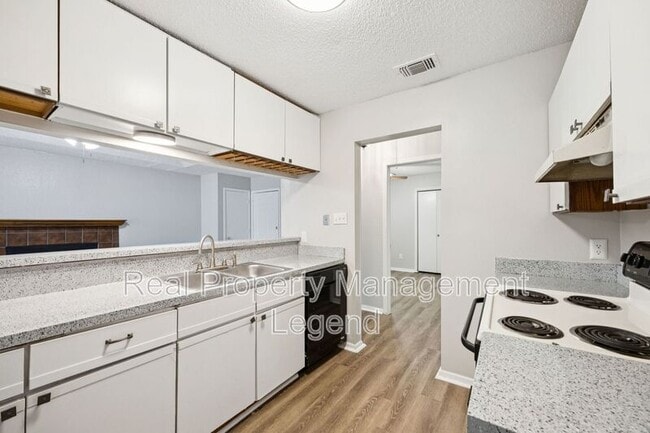 Building Photo - Hearthwood Ct 5633