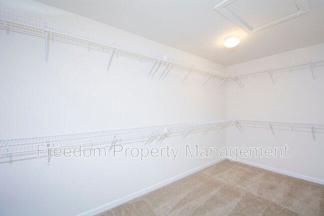 Building Photo - 14894 Mason Creek Cir