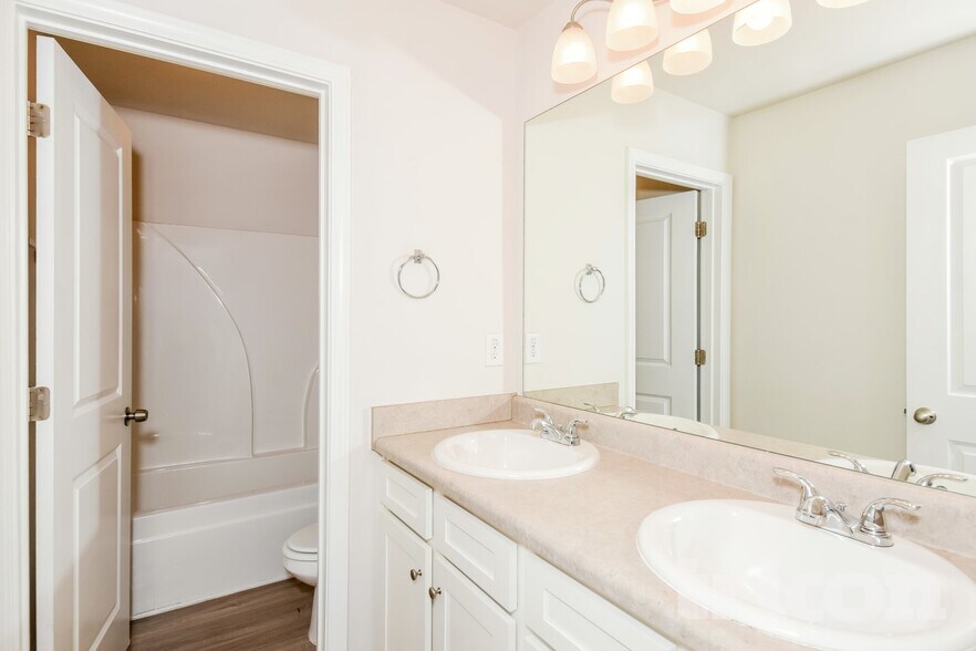 Building Photo - 76 Ireland Ln