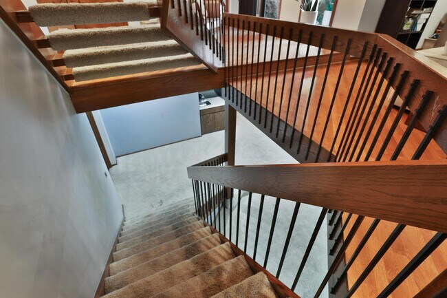 Building Photo - 668 Eagle Ridge