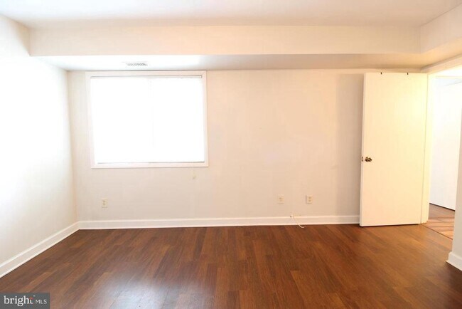 Building Photo - 3123 Sayre Dr