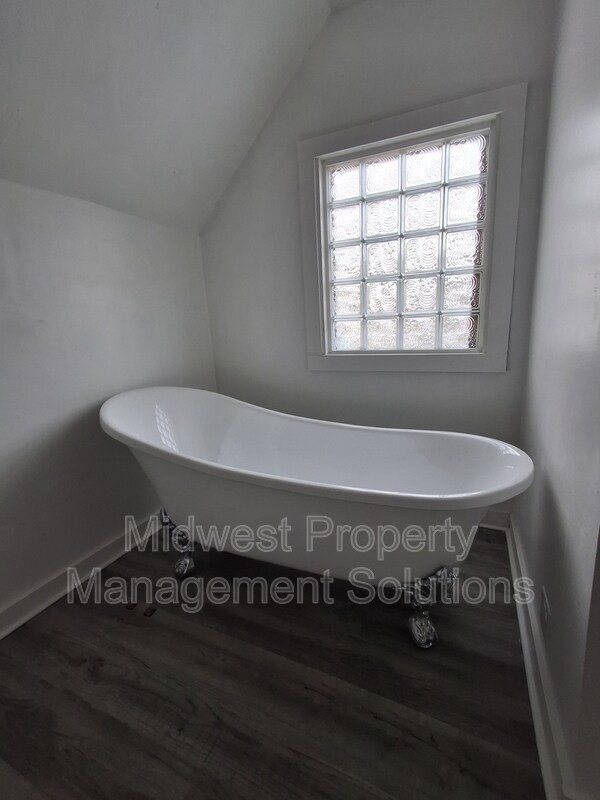 Building Photo - 833 Indiana Ave