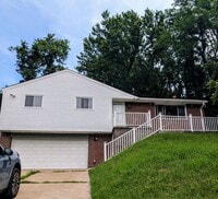 Building Photo - MODERN 3 BEDROOM HOME IN SOUTH PARK!