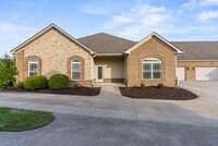 Building Photo - 592 Regency Cir