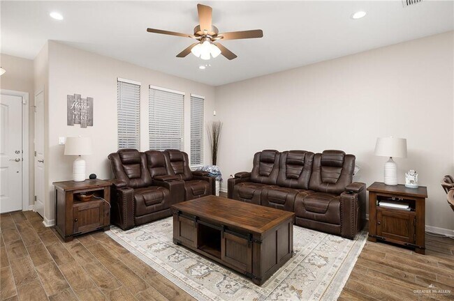 Building Photo - 3226 El Paso Dr