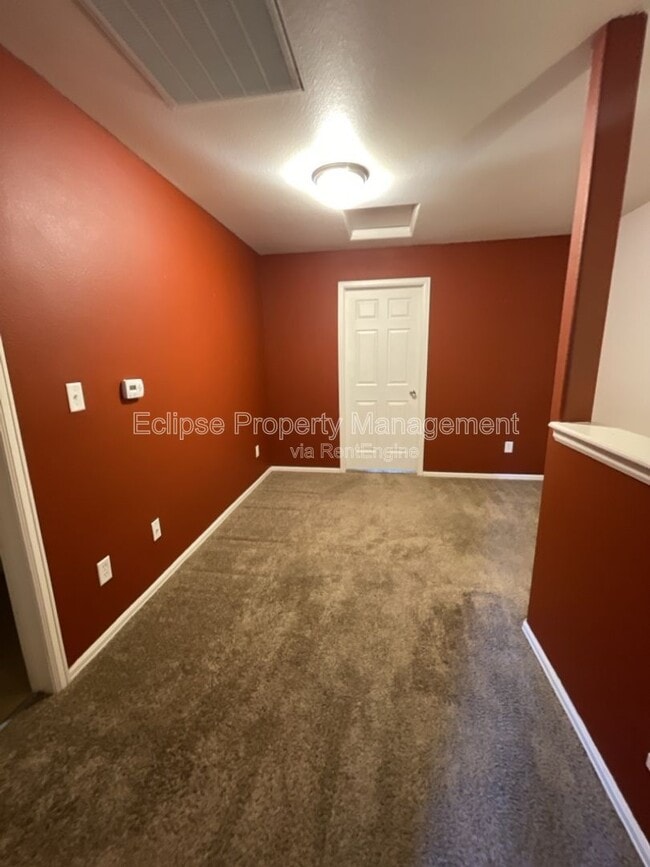 Building Photo - 2451 1/2 Theresea Ln