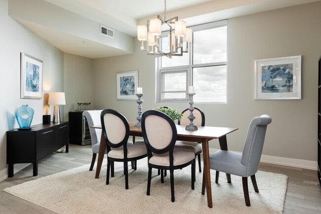 Building Photo - 2001 Lincoln St