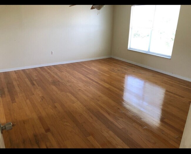 Primary Photo - 608 Messina Way