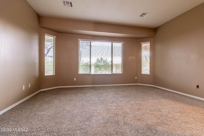 Building Photo - 12565 N Golden Mirror Dr