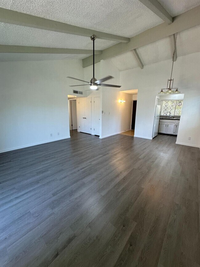 Building Photo - 1415 E Rialto Ave