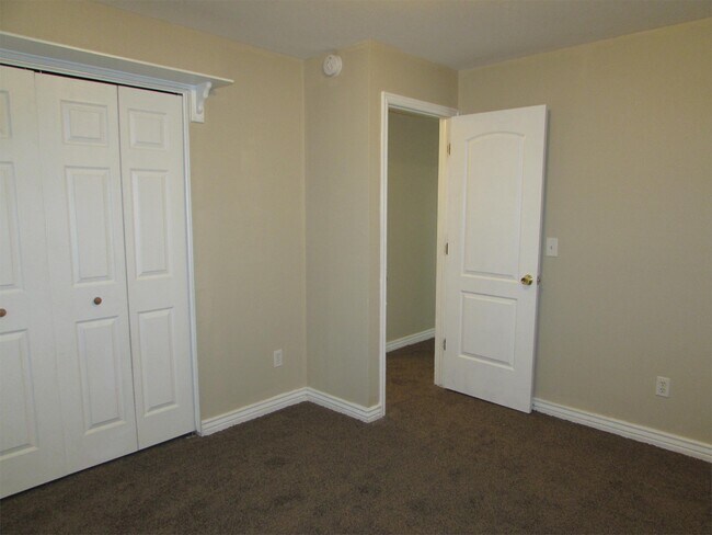 Building Photo - 465 Pamela Way