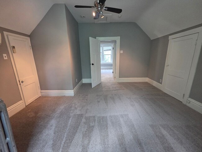 Building Photo - 2 bed/1 bath, Single-family Home! Modern and spacious with off-street parking and a relaxing back...