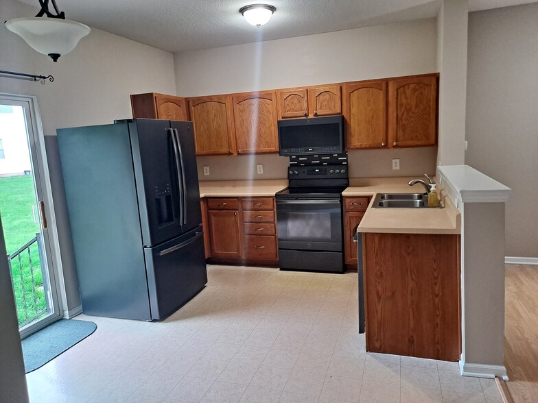 Building Photo - 1218 Green Dr