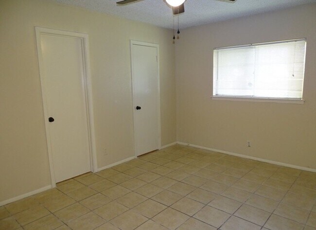 Building Photo - 9122 Ocean Gate St