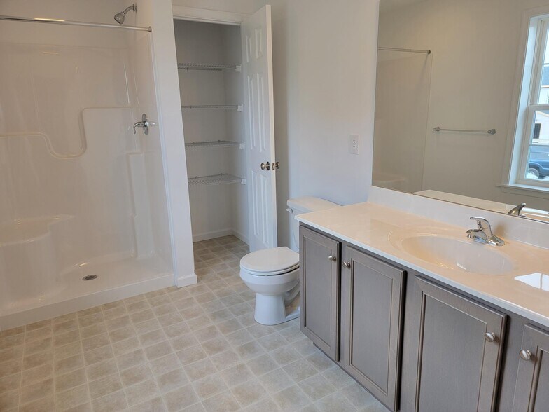 Building Photo - 108 Robert Cir