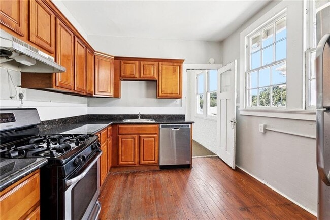 Interior Photo - 2830 Palmer Ave