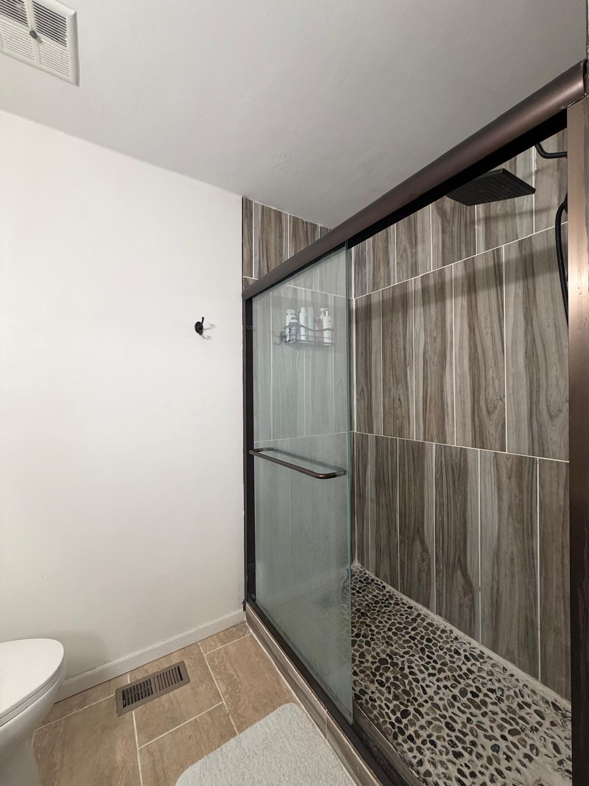 Building Photo - 800 W Beechtree Ln